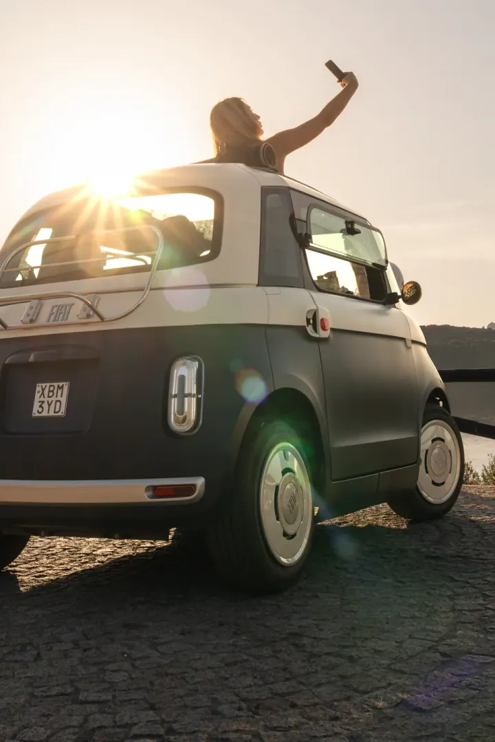 La FIAT Topolino ripresa da Evomarketing al tramonto in Costa Smeralda